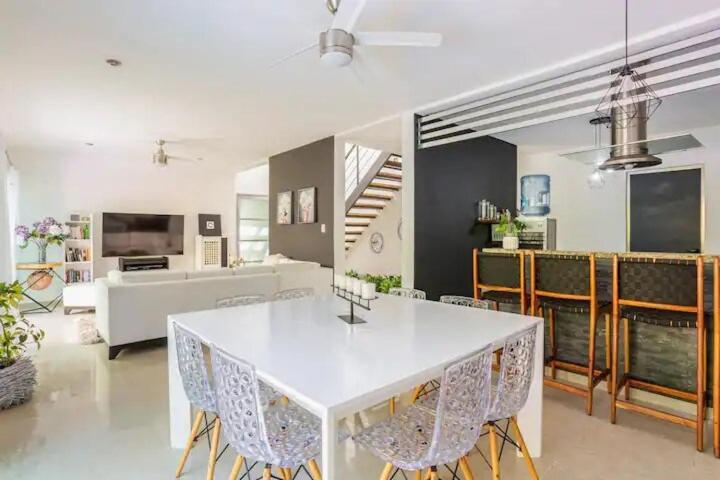 Villa Lux 4br Playacar With Pool Playa del Carmen